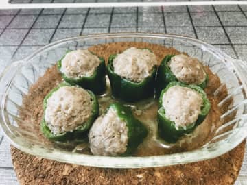 簡単すぎて心配になるレシピ、レンチン5分「ピーマン肉詰め」作ったらビックリのおいしさ！