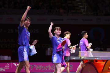 快進撃の“大吉”ペアが香港に圧勝で銀メダル以上を確定　吉村真晴、大藤沙月が2017年大会以来の金に王手【世界卓球2025】