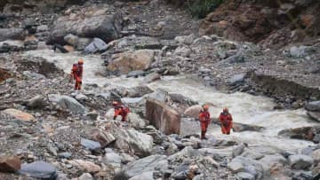 中国・広西竜勝県の土石流、なお5人不明　捜索続く
