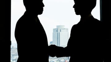 【中小M&A】会社を売るか、事業を売るか――M&A成功の分かれ道【公認会計士が解説】