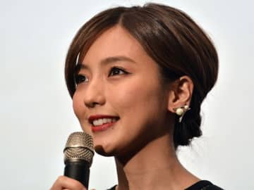 「岳さん着用pic是非見たい」柴崎岳の妻・真野恵里菜さんが“ほのぼの作戦決行”。夫婦の微笑ましいやり取り報告に元AKBと元モーニング娘。のメンバーも反応