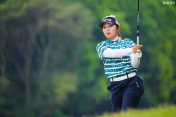 ＜中間速報＞佐久間朱莉、ルーキー荒木優奈が首位でハーフターン　3差に佐藤心結