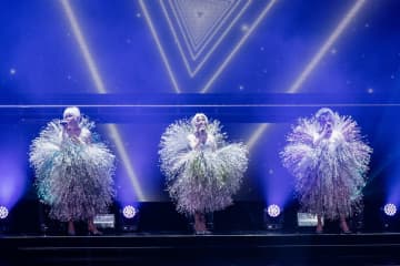 ＜ライブレポート＞星屑スキャット、“歌謡曲の殿堂”NHKホールで仲間たちと共に魅せた20年の軌跡
