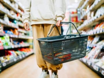 【予算は週1万円】スーパーで「絶対にNG！」な買い物ルール4選。無理をせずに食費を抑える“達人テク”とは！