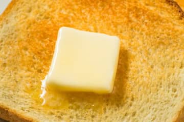 警視庁直伝の「バターろうそく」とは？「緊急時の参考に」と呼びかけ、「食欲わいてまうかも！」の声も