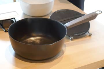 バーミキュラ雪平鍋は使い勝手が◎　だし不要の「焼き」味噌汁も