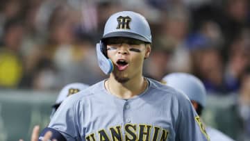ファンもドン引き　佐藤輝明が右中間スタンド中段へ豪快同点弾　SNS「打球音やば」「どこまで飛ばすんや」