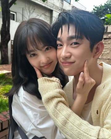 GOT7 ジニョン＆パク・ボヨン、超密着ショットに胸キュン！カップルのような雰囲気