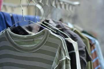 知ってる？洗濯物が「早くキレイに乾く干し方」。より時短で仕上げる一工夫を紹介