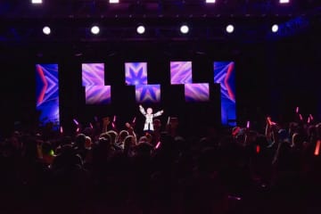Vシンガー花譜、初のアメリカ公演に2000人が熱狂　代表曲「過去を喰らう」英語版解禁