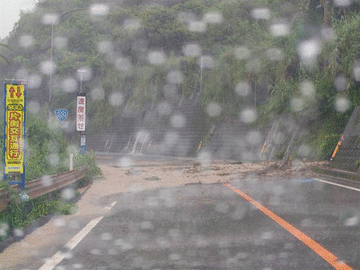 【国道220号】日南市内で土砂災害 通行止め解除には時間がかかる見込み（24日18:00現在）