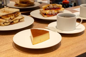 三軒茶屋に生まれたカフェ「pluto(プルート)」。名店の焙煎機を使ったコーヒーと、むっちり固めなプリンにうっとり