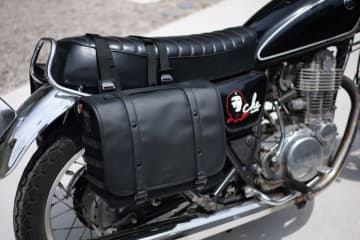 大人カッコいい欧州デザインが光る、機能充実のサドルバッグをSR400に装着してみた