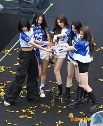 【PHOTO】MEOVV、大学の学園祭に登場！笑顔でステージを披露（動画あり）