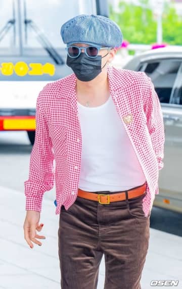 【PHOTO】G-DRAGON、京セラドーム公演のため大阪へ！目を引くファッションで登場