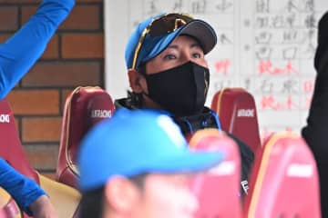 【日本ハム】新庄監督　2000安打の楽天・浅村栄斗を祝福「新人のつもりでこれからも野球を楽しんで」