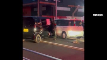 “信号無視”の車が別の車2台と衝突事故起こし逃走　男女合わせて3人けが命に別条なし　神奈川・藤沢市