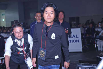 島田紳助氏がサプライズ登場で「もらい泣き」告白　亀田興毅氏興行で若々しい姿