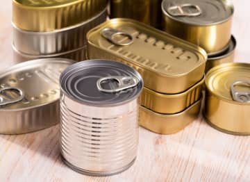 賞味期限切れの缶詰はいつまで食べられる？安全の見分け方を解説