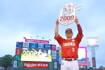 【速報】浅村栄斗が2000安打達成！「平成生まれ初」偉業に楽天ファン大歓声