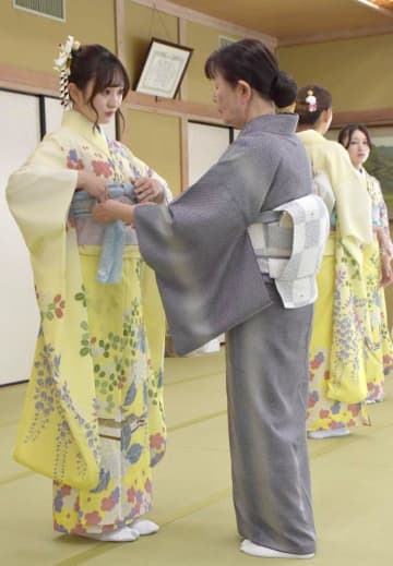 夏の振り袖　お披露目会　装い新た、水戸梅大使　茨城