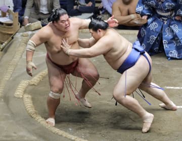 元横綱白鵬「右の使い方抜群」　大の里に称賛相次ぐ