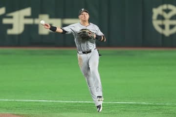 吉川好守の裏で…「めちゃくちゃおもろい」　味方もビックリの美技「エグい」