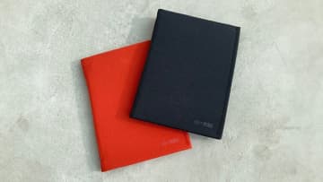 AirTag入れてもかさばらない？ 多機能トラベルウォレット「Slimfold Passport Wallet」