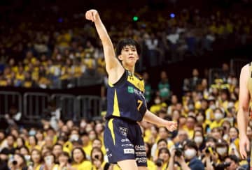 宇都宮ブレックスが先勝！小川敦也が3本の3Pシュート含む15得点「空いたら打つことに自信を持っている」
