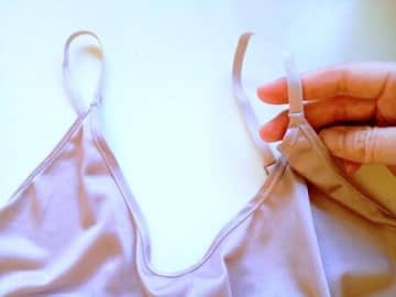 『キャミの肩紐がズリ落ちちゃう』問題はこの方法で解決！見た目も可愛くておすすめですよ♪