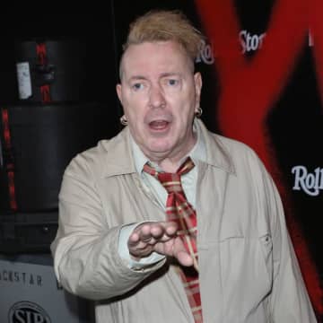 ジョン・ライドン、喫煙できないから外食せず