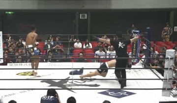 現役王者をタオル投入の衝撃KO 石井館長「パンチ硬い」と称賛 一時は“引退を考えた”男が劇的復活