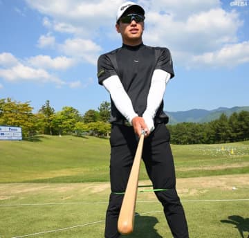 生源寺龍憲、小西たかのり、浅地洋佑、金子駆大ら男子ツアー優勝プロが全員使用する『木の素振り棒』は何だ？
