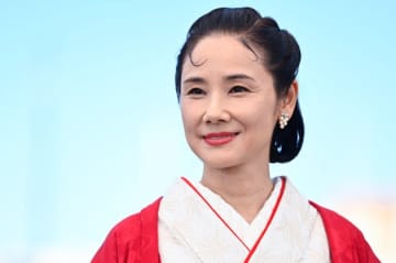 吉田羊、カンヌ映画祭に「母と一緒に行けてよかった」。世界に広まったショットに写っていたのは、母の形見だった