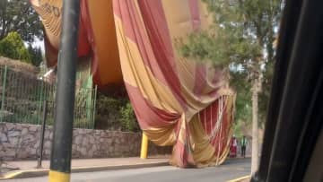 人気観光地のピラミッド近くで熱気球が墜落、１２人負傷　メキシコ