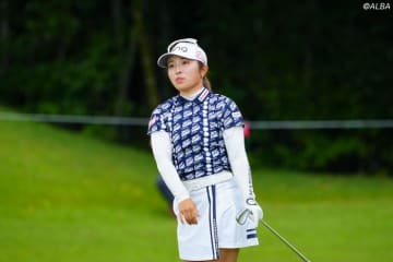 ＜中間速報＞佐久間朱莉が単独首位　ルーキー荒木優奈は3差追走