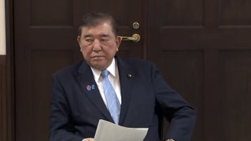 石破首相が海自の護衛艦「ひゅうが」を視察　処遇改善について20代の隊員らと意見交換