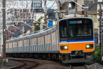 「前を明るく照らす」ではない？ 鉄道車両の「ヘッドライト」の目的とは