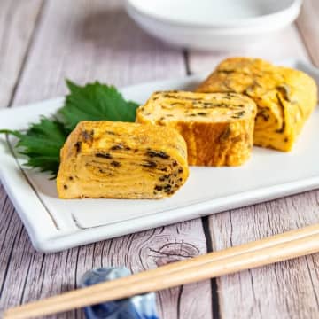 【塩の代わりに入れるだけ！】いつもの卵焼きが激ウマに！？家族がどハマりした神アレンジレシピ
