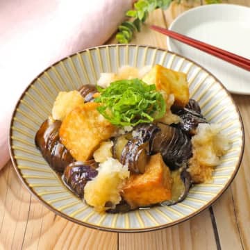 【暑い日は厚揚げをこうやって食べてみて】「後味さっぱり」「もう一品ほしいって時に便利」この夏に大優勝するおかずレシピ