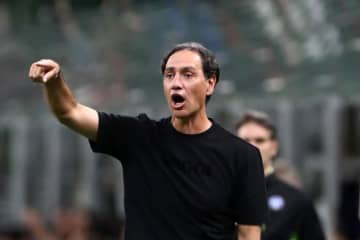 解任→再登板も最下位で降格…ネスタ監督が退任を表明「また強い気持ちで始めたい」