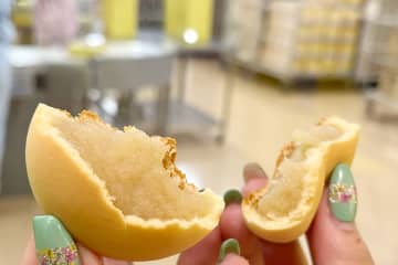 大阪名物・月化粧が１５周年、工場見学では焼きたての試食も