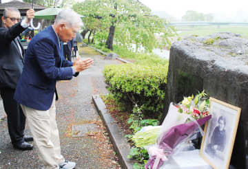 埼玉新聞「埼玉歌壇」の選者大西民子さん、故郷の岩手・盛岡で碑前祭　深谷の郷土史家が参加、戦後短歌を代表する歌人しのぶ