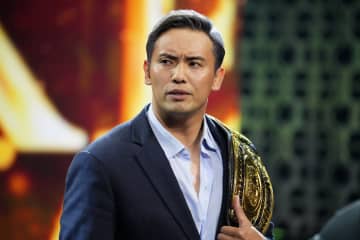 【ＡＥＷ】コンチネンタル王者オカダが王座戦前日に赤っ恥　挑戦者ベイリーの空中弾で場外ダウン…