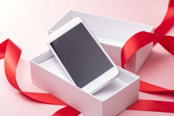 アメリカの関税政策でアップル製品が「値上がり」してしまう…？ 最新の「iPhone」はいくらになりそう？