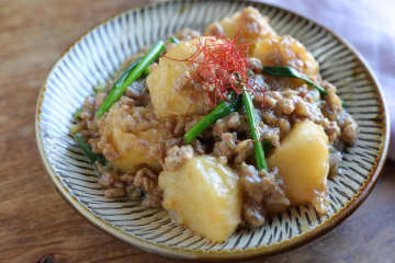 旨味をすい込んでいておいしい！「ひき肉×じゃがいも」のレシピ