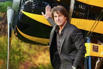 トム・クルーズの驚愕のスタントに番組司会者が青ざめる。「これがテスト…？」
