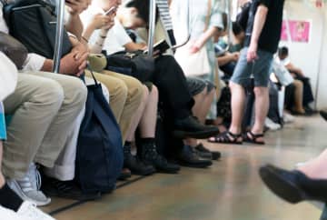 電車でよくある忘れ物ランキングTOP８！届けられた後はどうなる？
