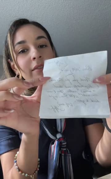 メーガン妃がキャビンアテンダントに残した手書きの〝お礼状〟が話題