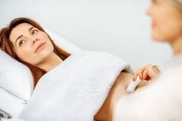 おなかの赤ちゃんはどんな風に過ごしてる？おしっこはするの？産科医が解説